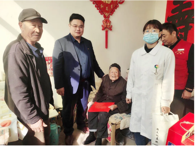 愛(ài)在重陽(yáng)節，慰問(wèn)暖人心