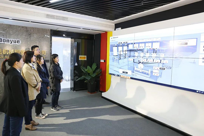 中國建材機械行業(yè)“十四五”規劃編制工作調研組蒞臨東岳機械考察調研