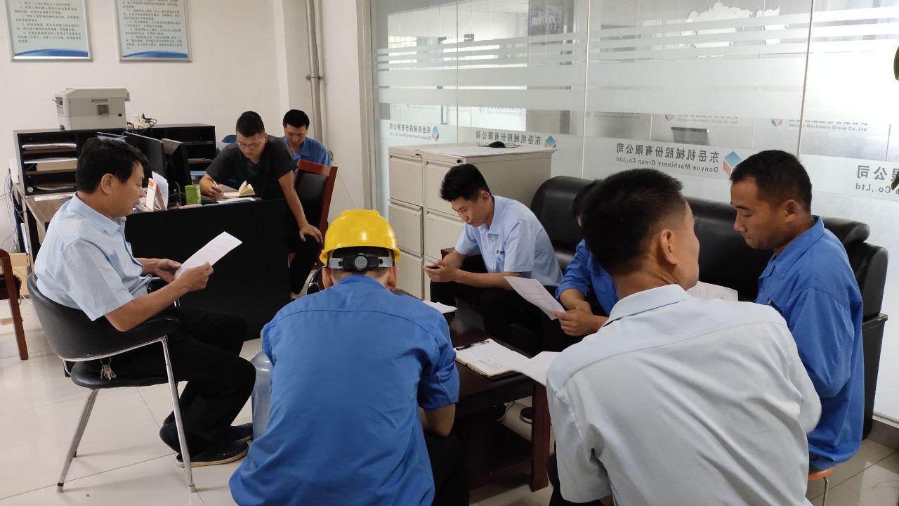 東岳機械安環(huán)外聯(lián)中心召開(kāi)防汛應急會(huì )議
