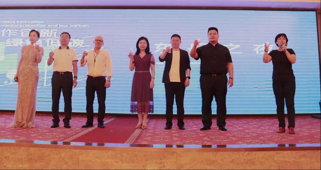 熱烈慶祝墻委會(huì )2021年會(huì )暨新型墻材綠色低碳發(fā)展論壇圓滿(mǎn)召開(kāi)