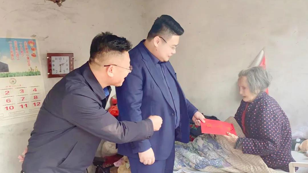 夕陽(yáng)無(wú)限好，敬老情更濃——東岳機械走訪(fǎng)百歲老人