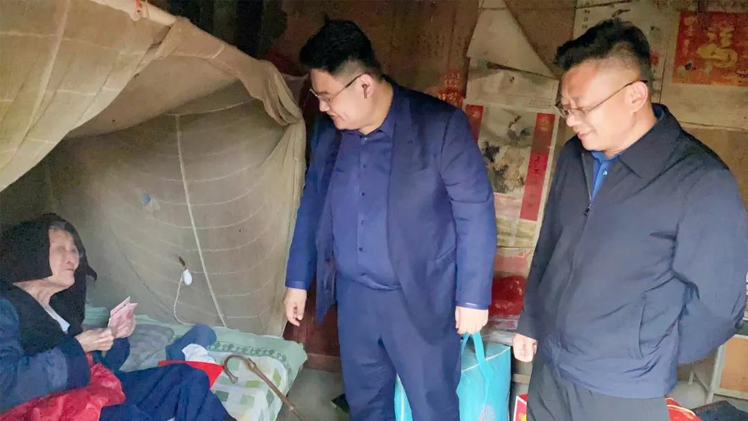 夕陽(yáng)無(wú)限好，敬老情更濃——東岳機械走訪(fǎng)百歲老人