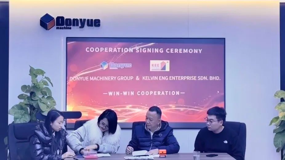 出海正當時(shí) | 東岳全自動(dòng)砌塊成型機閃耀全球