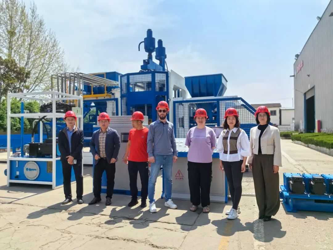 出海正當時(shí) | 東岳全自動(dòng)砌塊成型機閃耀全球